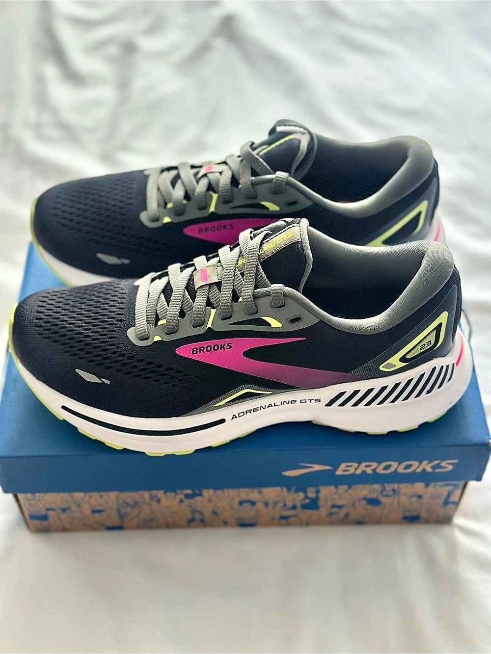 NEW Brooks Adrenaline GTS 23 Women's Athletic Shoes US 6.5